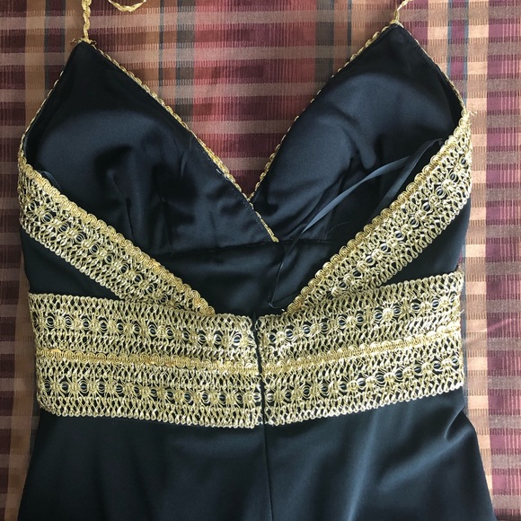 Elegant Evening Gown A Real Stunner! - Picture 8 of 13